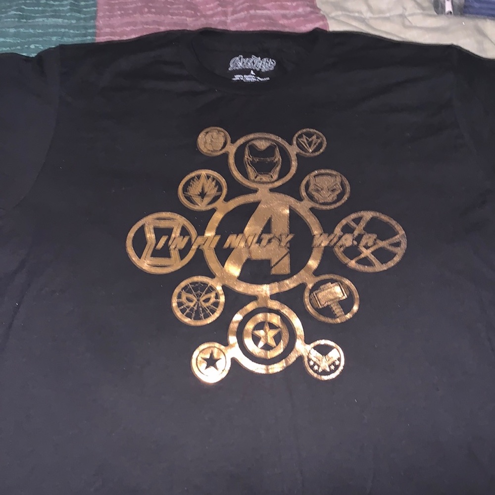 Marvel infinity war T-shirt size L